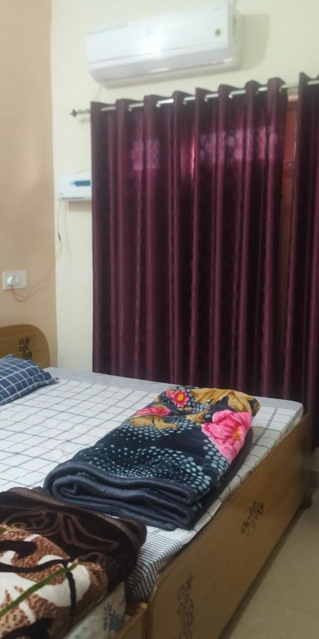 Anant Paying Guest House Ayodhya Ngoại thất bức ảnh
